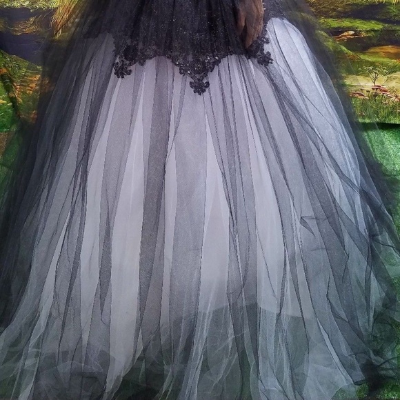 WILLOW Black/White Lace Tulle Corset Wedding Gown - Picture 5 of 8